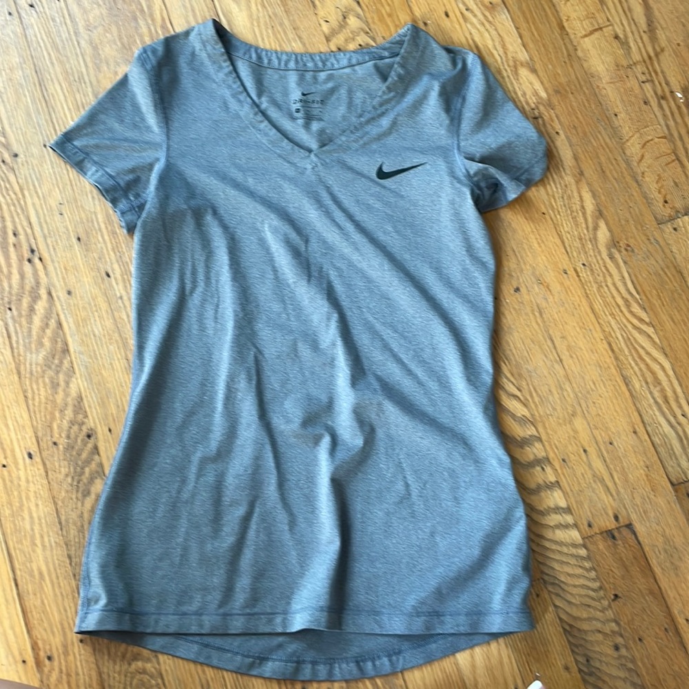 Nike dry fit size medium